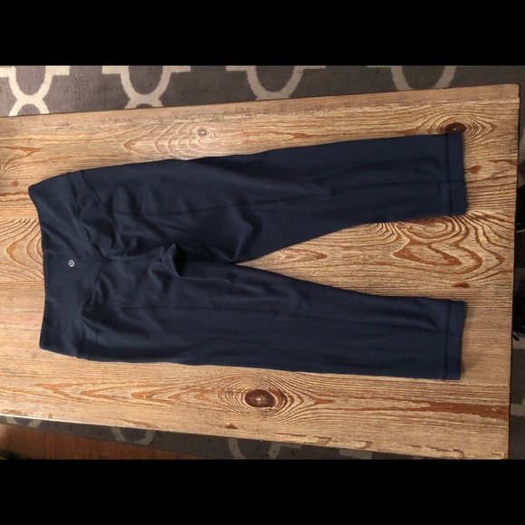 Navy Blue Lululemon cropped leggings - Picture 3 of 4